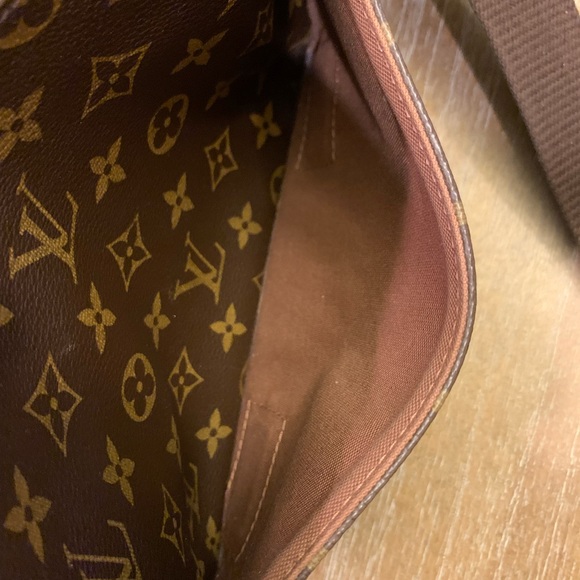 Authentic Louis Vuitton Brown Monogram Messenger Bag - Picture 6 of 16